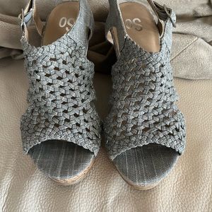 Brand SO TAFFY WEDGES  gray size 6